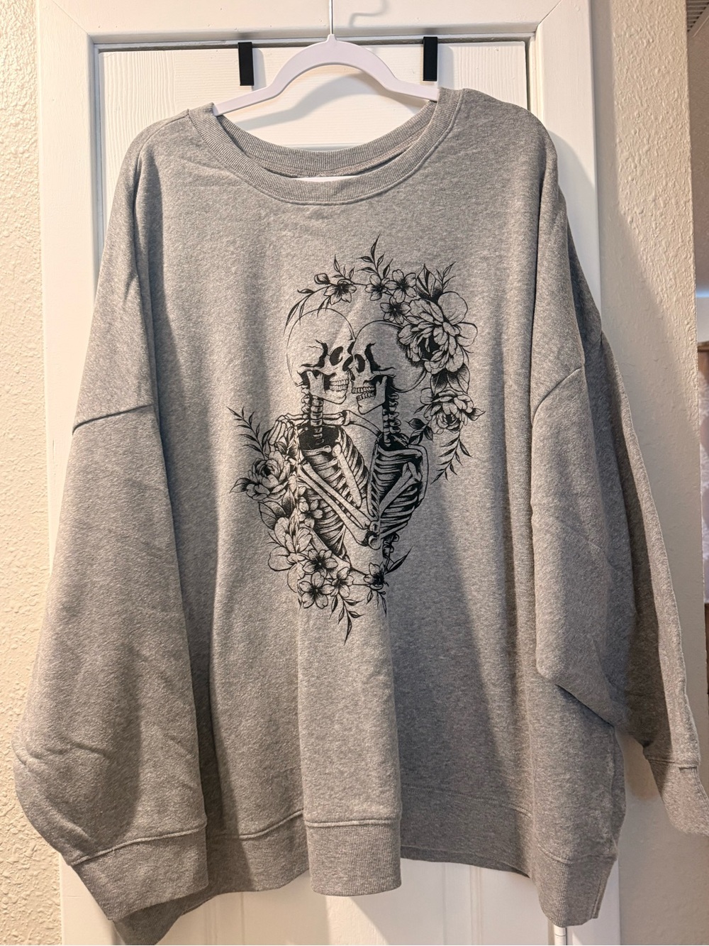 Torrid sweatshirt size 5 NWOT